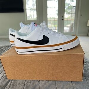 Women’s Nike legacy court size 10